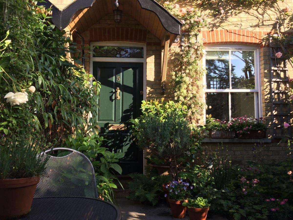 Bed and Breakfast Old Station Gardens, Sw London Teddington Exteriér fotografie