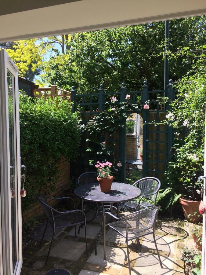 Bed and Breakfast Old Station Gardens, Sw London Teddington Exteriér fotografie